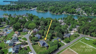 106 Chatworth Ln, Mooresville, NC 28117