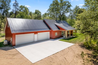 7060 S 142nd Ave, Rothbury, MI 49452