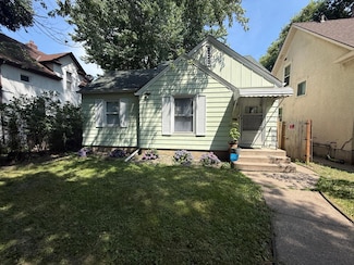 3030 Queen Ave N, Minneapolis, MN 55411