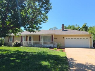 220 S Cedar St, Lindsborg, KS 67456