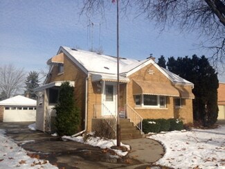 9016 W 24th St, Riverside, IL 60546