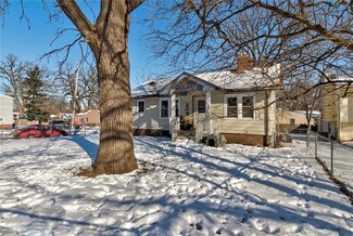 3925 Lower Beaver Rd, Des Moines, IA 50310