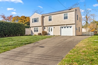 16 Katy Ln, Norwalk, CT 06851