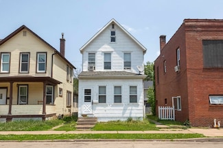 2712 Jackson St, Dubuque, IA 52001