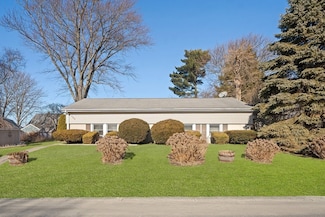 140 Moorland St, Fall River, MA 02724