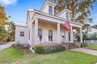 130 Carroll Ave, Bay Saint Louis, MS 39520