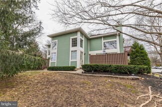 334 Green Meadow Ln, Horsham, PA 19044