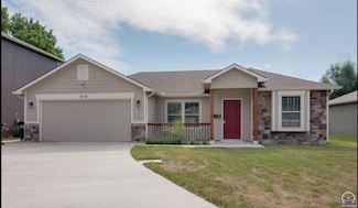 216 Kaw Ct, Lawrence, KS 66044