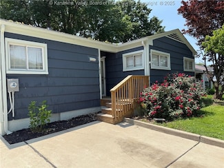 1524 Fenton Cir, Nitro, WV 25143