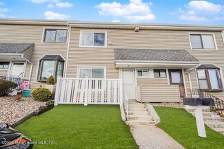 16 Redwood Loop, Staten Island, NY 10309