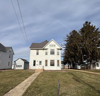 214 W Webster St, Apple River, IL 61001