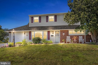 85 Cobalt Cross Rd, Levittown, PA 19057