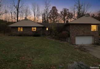 29200 Wildbrook Dr, Southfield, MI 48034