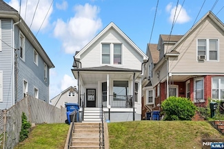 31 Vanderbeck Place, Hackensack, NJ 07601
