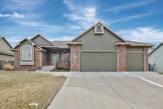 8705 W Shadow Lakes St, Wichita, KS 67205