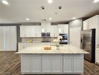 6233 Canterbury Field Rd, Las Vegas, NV 89113