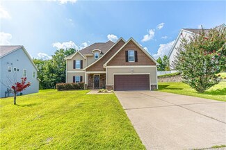 646 Heathrow Dr, Spring Lake, NC 28390
