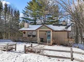 60 Harbor Ln, Harbor Springs, MI 49740