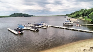 Bldg 18 1-2 Greenway Crossing Pv, Wisconsin Dells, WI 53965