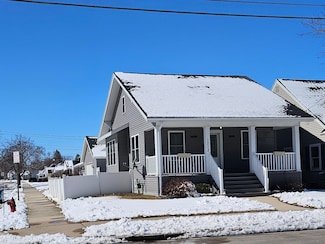 1202 N 18th St, Manitowoc, WI 54220
