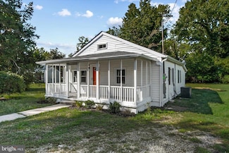 608 Kintz St, Colonial Beach, VA 22443