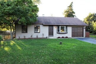 6109 Hillcrest Rd, Cary, IL 60013