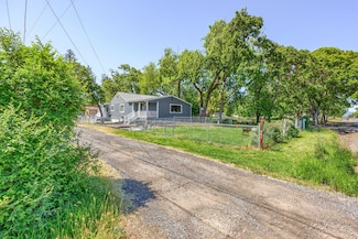 225 Wilson Rd, Central Point, OR 97502