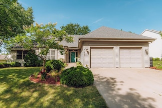 1942 Foxcroft Ln, Waukesha, WI 53189