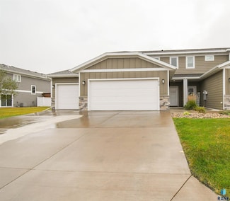 5810 S Whisper Creek Place, Sioux Falls, SD 57108