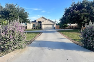 132 W Short Meadow Dr, Lytle, TX 78052