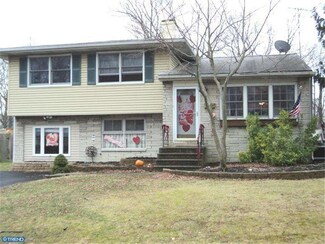 17 Timber Dr, Barrington, NJ 08007