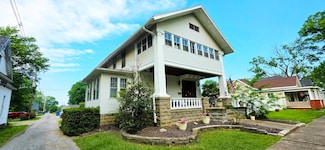 718 N Cherry St, Mount Carmel, IL 62863