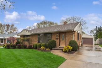 1422 S 4th Ave, Des Plaines, IL 60018