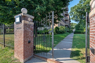 232 Farmington Ave Unit E9, Hartford, CT 06105