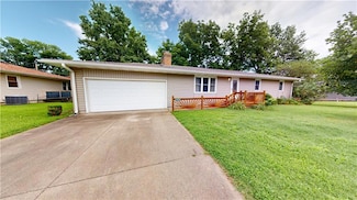 1212 N Olive St, Nevada, MO 64772