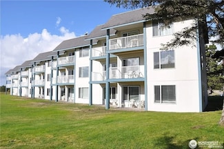 210 26th St NW Unit 106, Long Beach, WA 98631