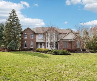 8900 Chaucer Blvd, Broadview Heights, OH 44147