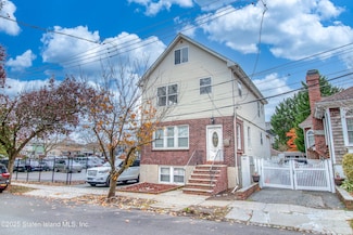 24 Roosevelt St, Staten Island, NY 10304