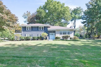 2 Fox Run Rd, Norwalk, CT 06850