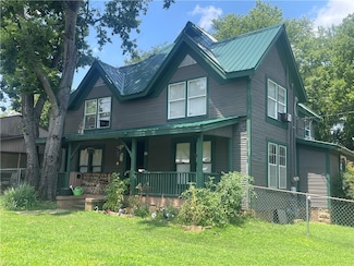 906 W Taylor St, Clarksville, AR 72830
