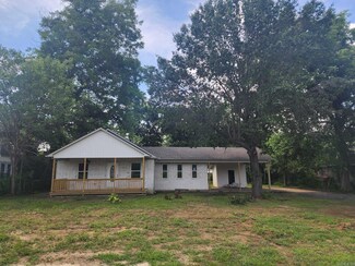 303 E Center St, Beebe, AR 72012