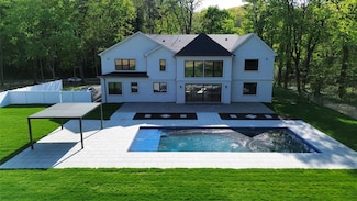 412 Mill River Rd, Oyster Bay, NY 11771