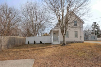 76 Collins St, Seabrook, NH 03874