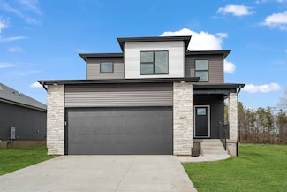 3903 Broomfield Dr, Cedar Falls, IA 50613