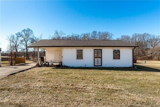 3405 Chapel Ln, New Albany, IN 47150