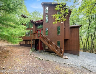 141 Hyland Dr, East Stroudsburg, PA 18301