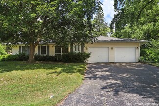 3320 W Skyway Dr, McHenry, IL 60050