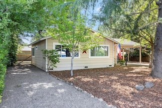 209 SW Westholm Ave, Grants Pass, OR 97526