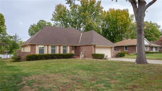 610 Pierson St, Excelsior Springs, MO 64024