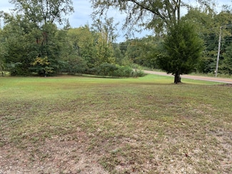 2765 Birdsong Rd, Camden, TN 38320